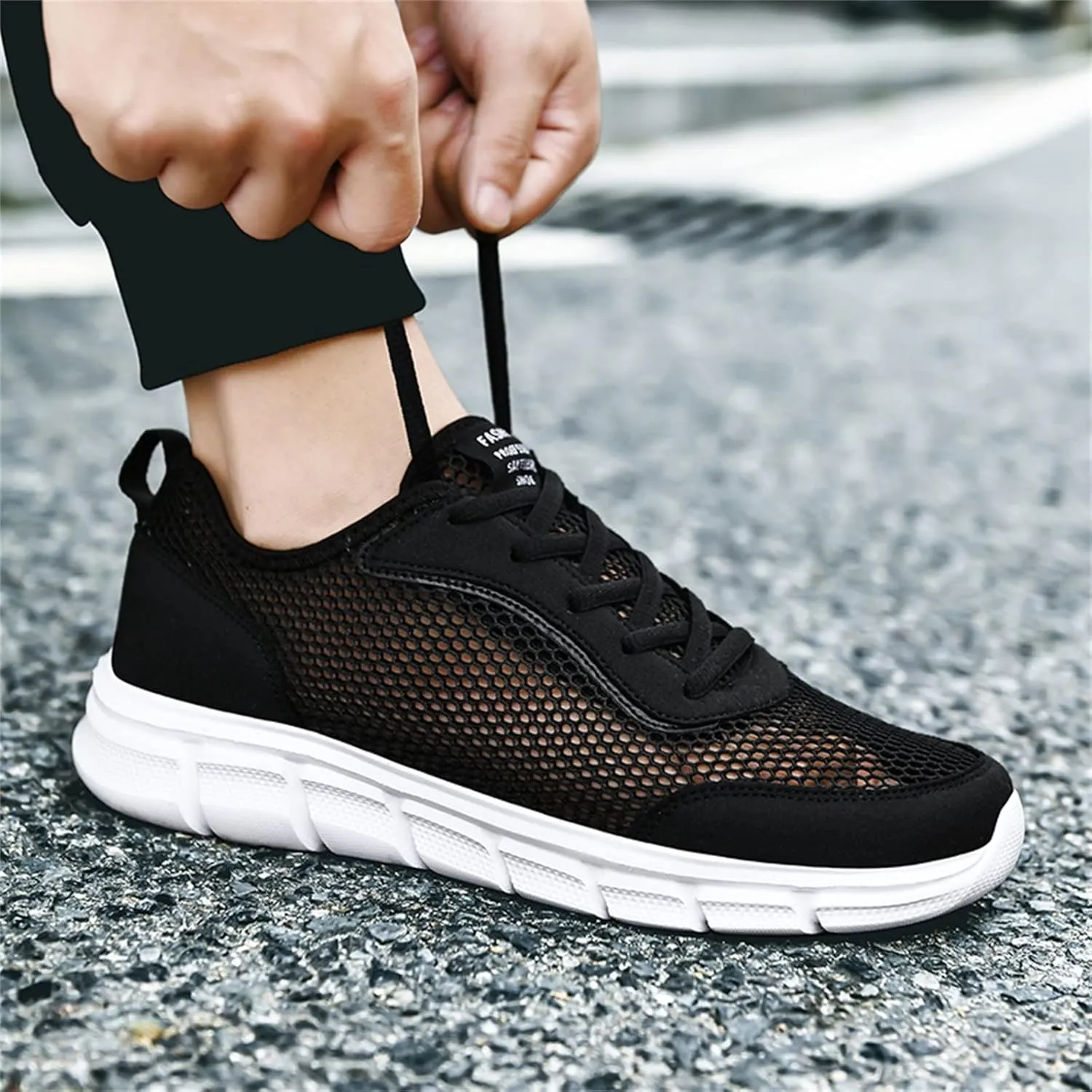 Fashion Spring and Summer Men Sports Shoes Flat Bottom Lightweight Fly Woven Mesh Hollow Casual Sneaker Boots for Men