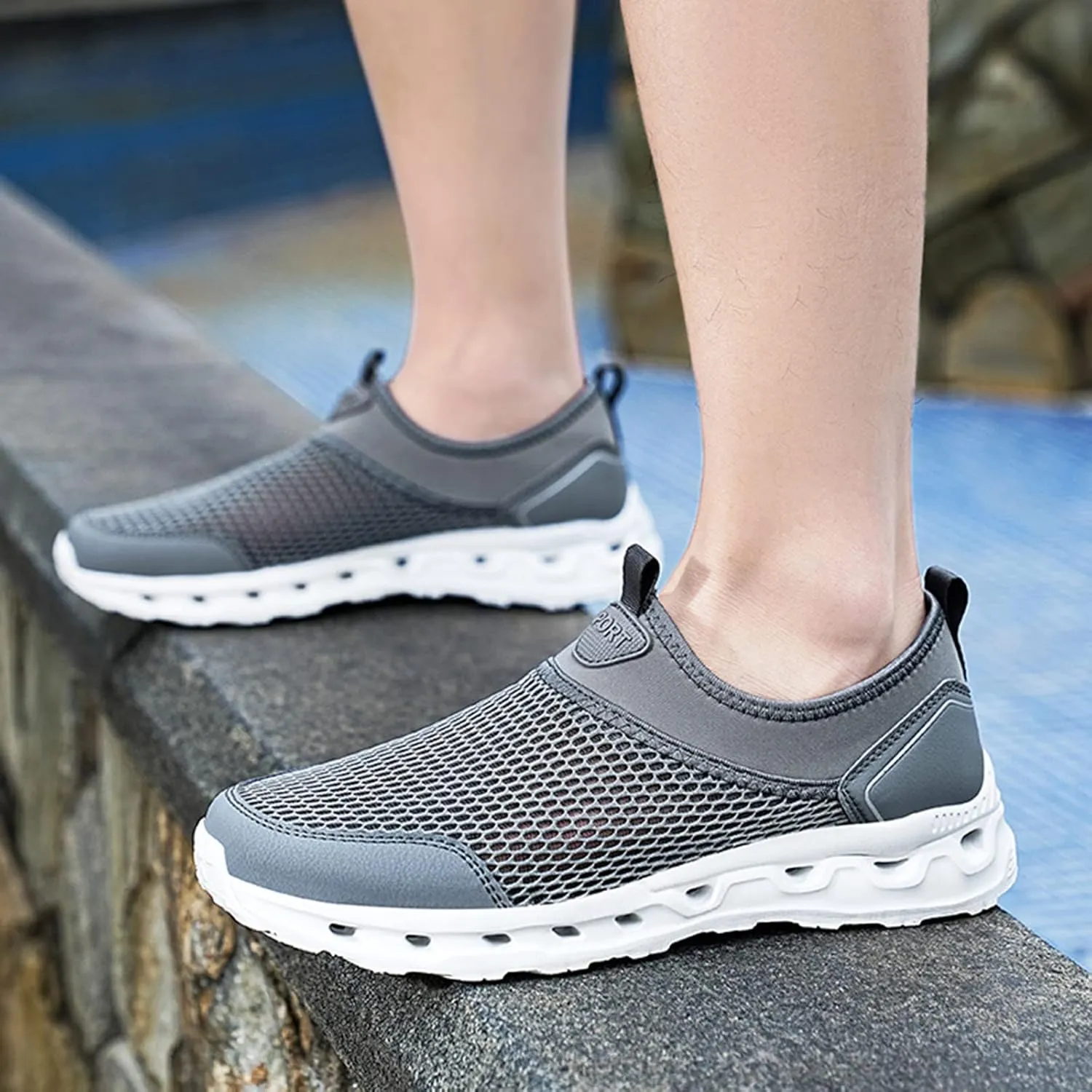 Fashion Spring and Summer Men Sports Shoes Flat Bottom Lightweight Hollow Mesh Breathable and Comfortable Men Sneaker