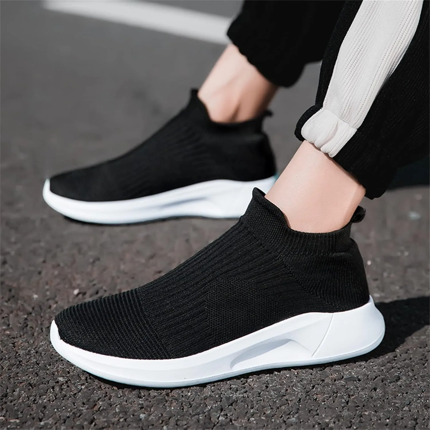 Fashion Spring and Summer Men Sports Shoes Flat Bottom Lightweight Slip On Fly Woven Mesh Mens Sneaker Socks No Show