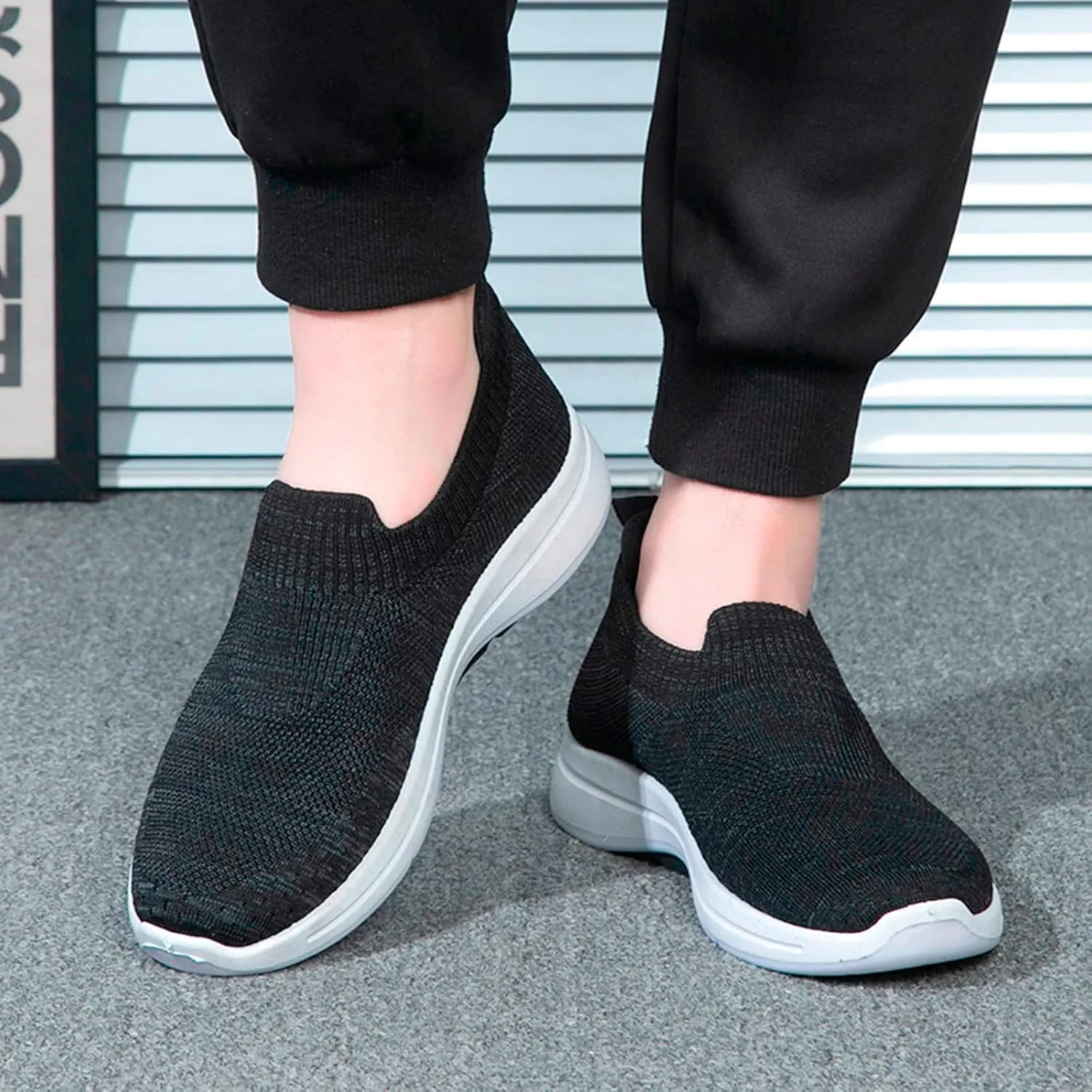 Fashion Spring and Summer Men Sports Shoes Flat Bottom Soft Bottom Non Slip Fly Woven Mesh Lite Adapt Sneaker Men's