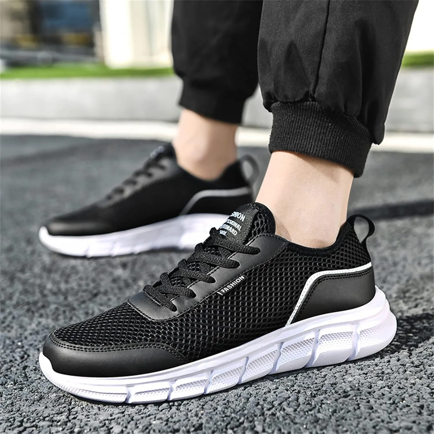 Fashion Spring and Summer Men Sports Shoes Flat Lightweight Mesh Breathable Lace Up Solid Color Casual Sneaker Men