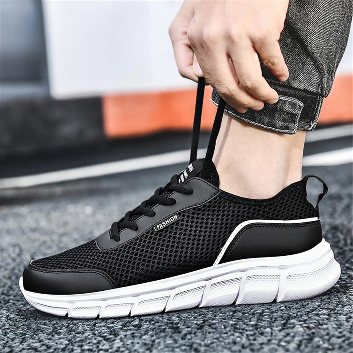 Fashion Spring and Summer Men Sports Shoes Flat Lightweight Mesh Breathable Lace Up Solid Color Casual Sneaker Men