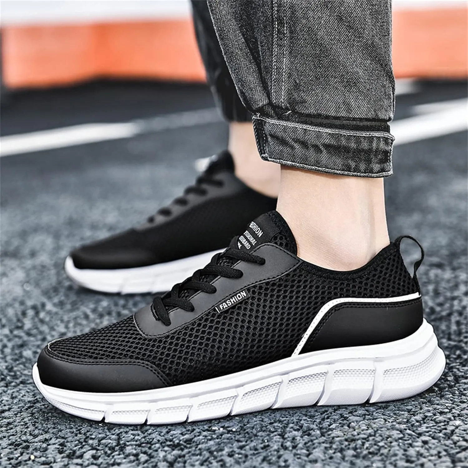 Fashion Spring and Summer Men Sports Shoes Flat Lightweight Mesh Breathable Lace Up Solid Color Casual Sneaker Men