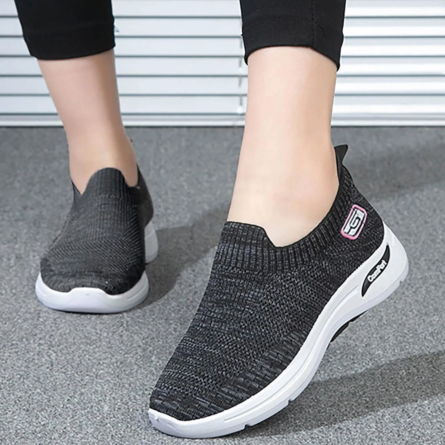 Fashion Spring and Summer Women Sports Shoes Flat Bottom and Soft Bottom Fly Woven Mesh Comfortable and Women Shoes
