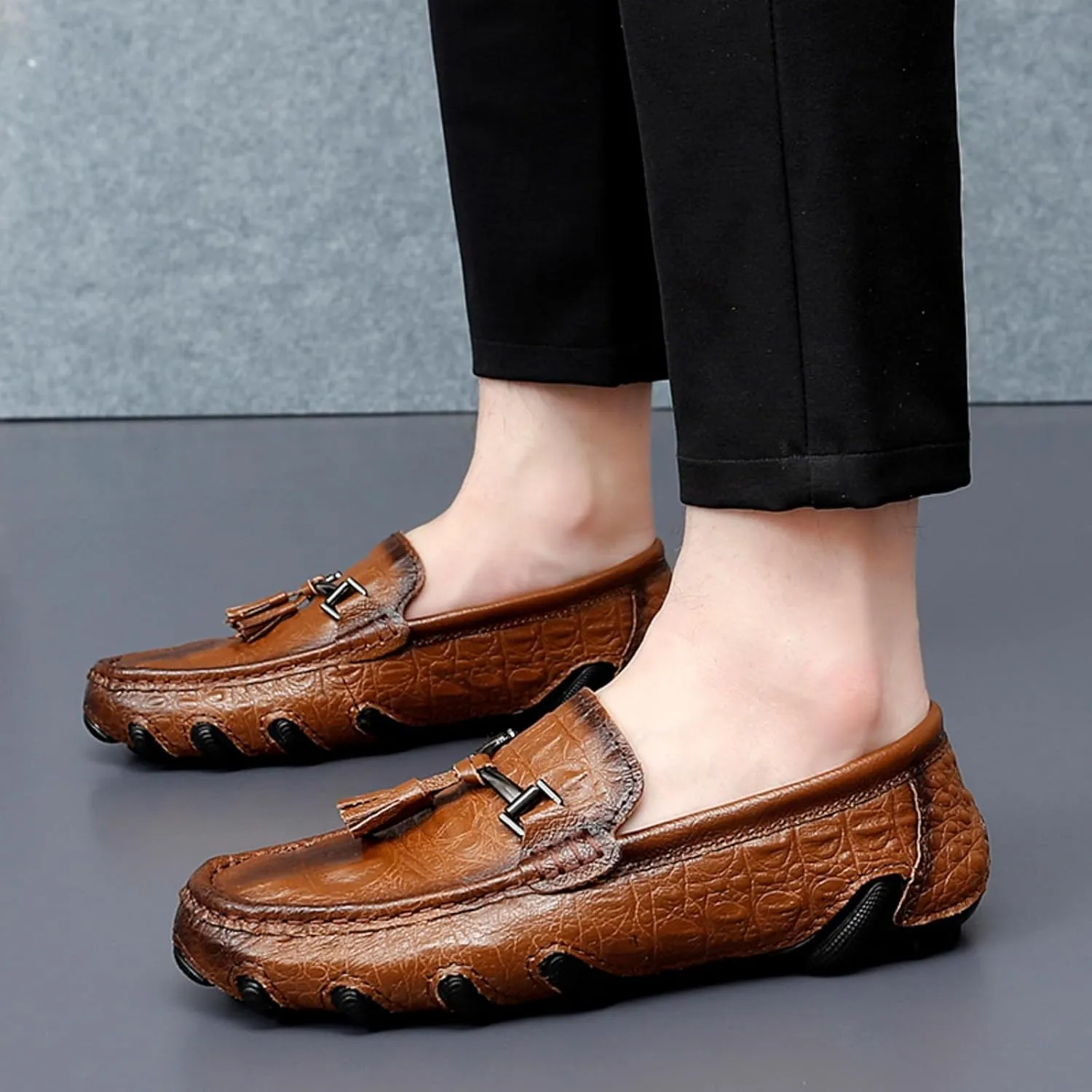 Mens Genuine Cowhide Leather Loafers Slip Ons, One - Step - on Shoes, Casual Driving and Business Suitable Flat Walking Moccasin Boat Shoes, Fashionable Wedding Slipper