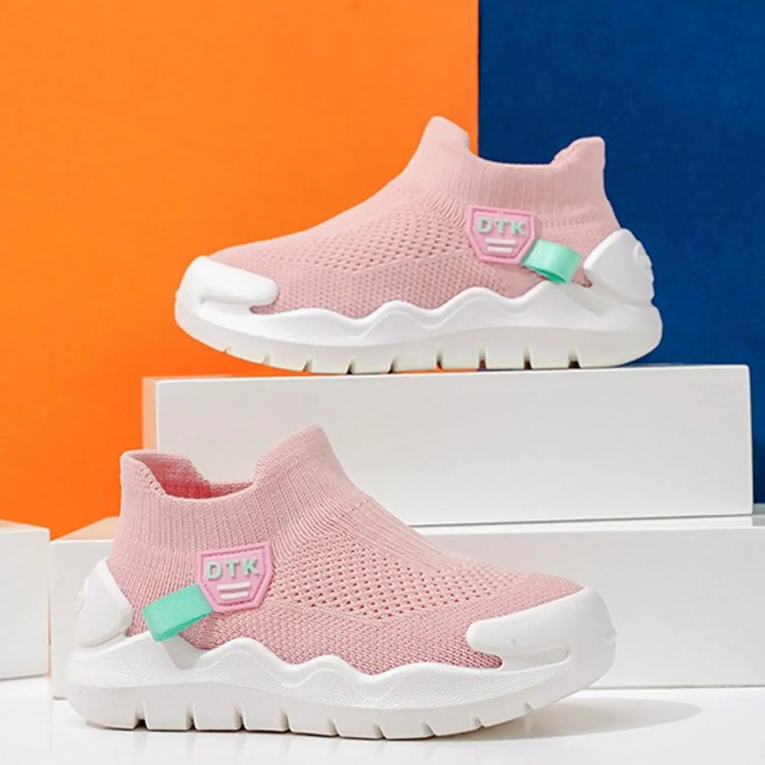 New Spring and Breathable Knitted Sneakers for Boys Girls Middle and Older Children Boy Sneakers Boys Athletic Shoes