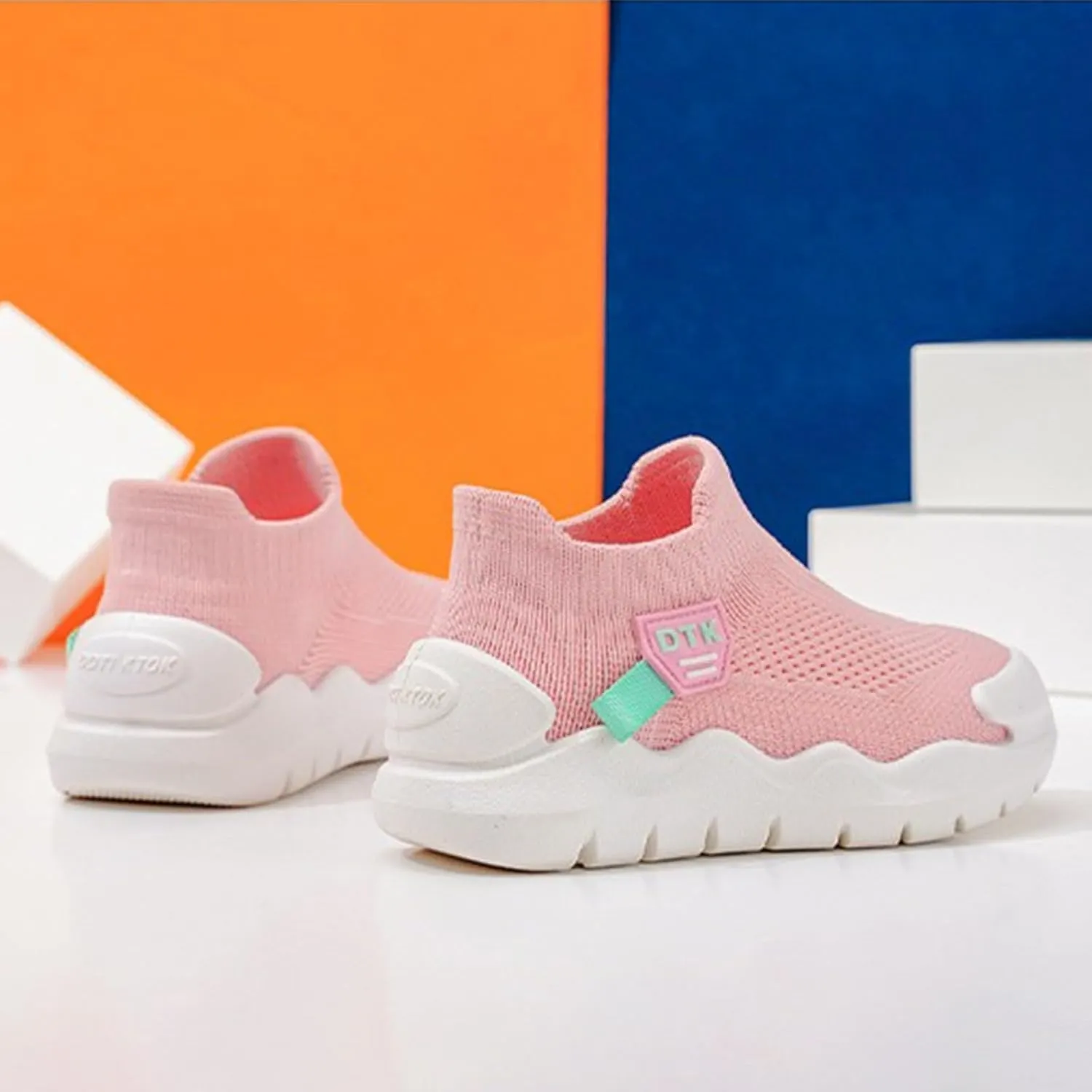 New Spring and Breathable Knitted Sneakers for Boys Girls Middle and Older Children Boy Sneakers Boys Athletic Shoes