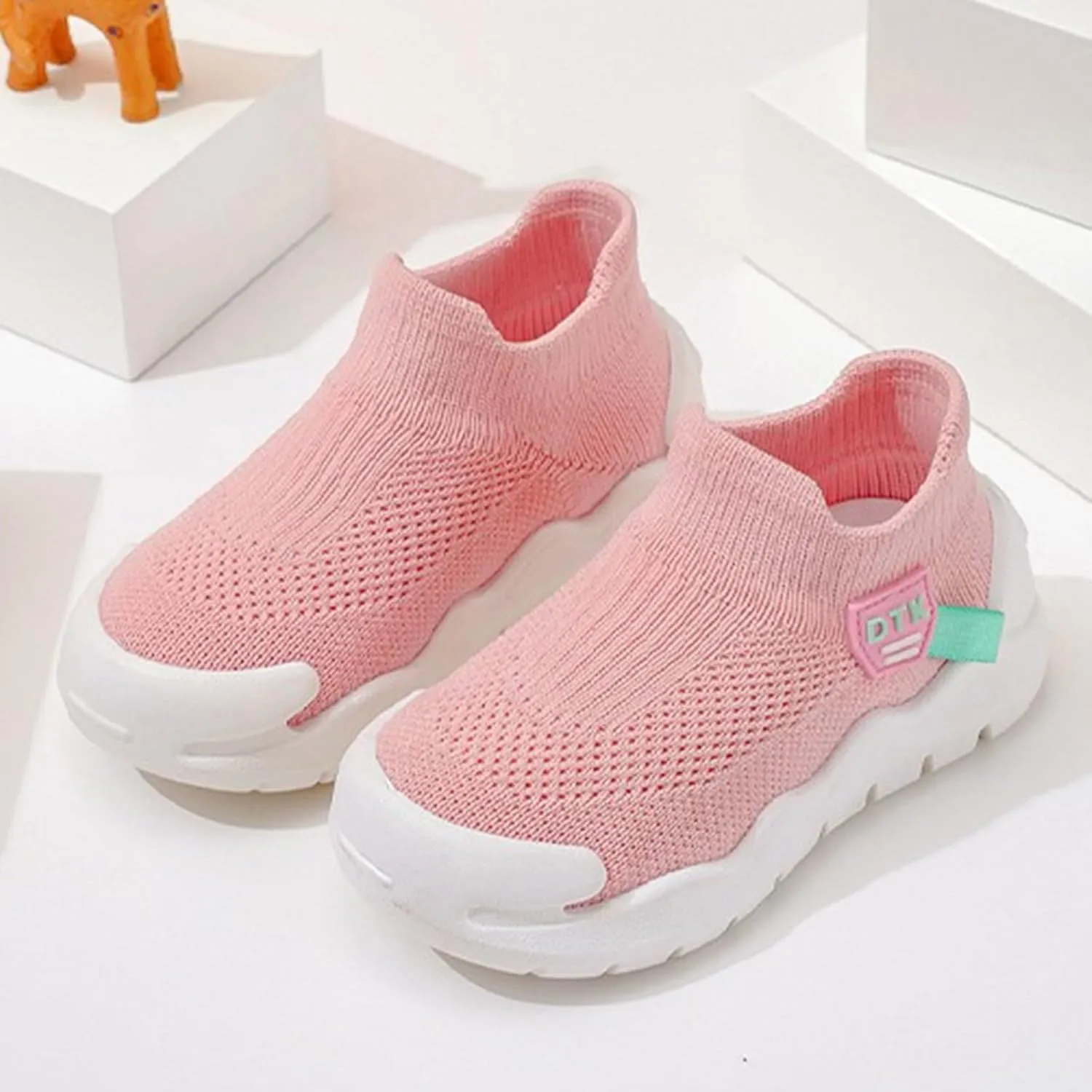 New Spring and Breathable Knitted Sneakers for Boys Girls Middle and Older Children Boy Sneakers Boys Athletic Shoes
