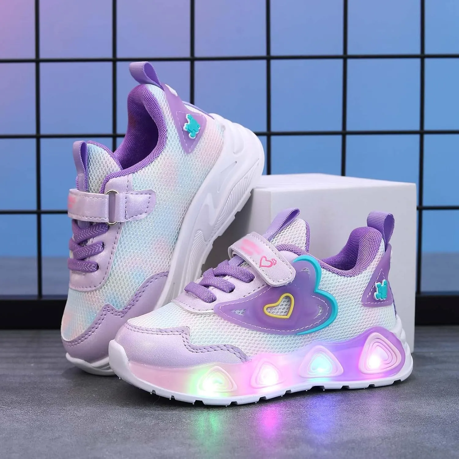 Sneakers for Girls Luminous Light Up Kids Shoes Non-Slip LED Flashing Shoes Breathable Comfortable Sports Walking Sneakers