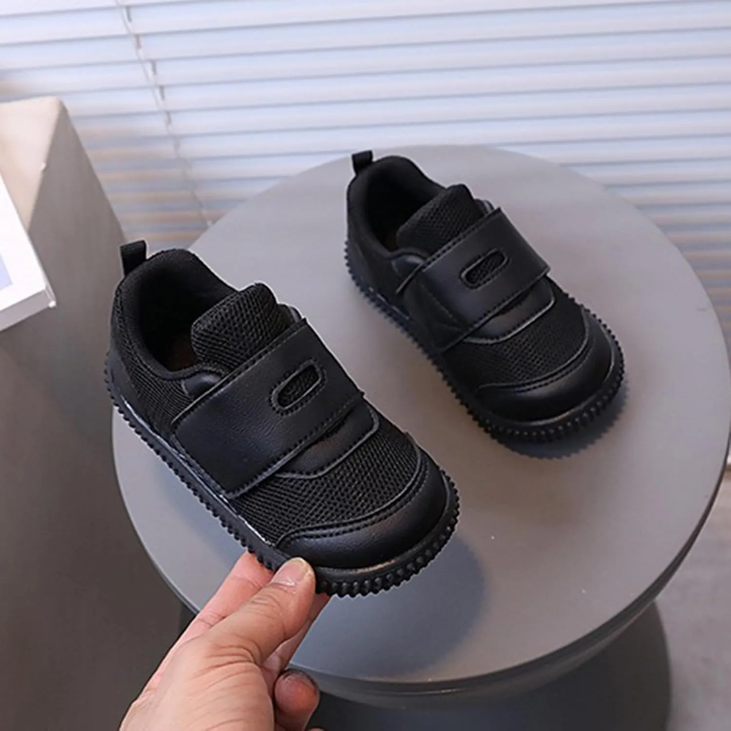 Spring and New Breathable Solid Color Simple and Versatile Children's Sports Walking Shoes Kids Tennis Shoes Kid