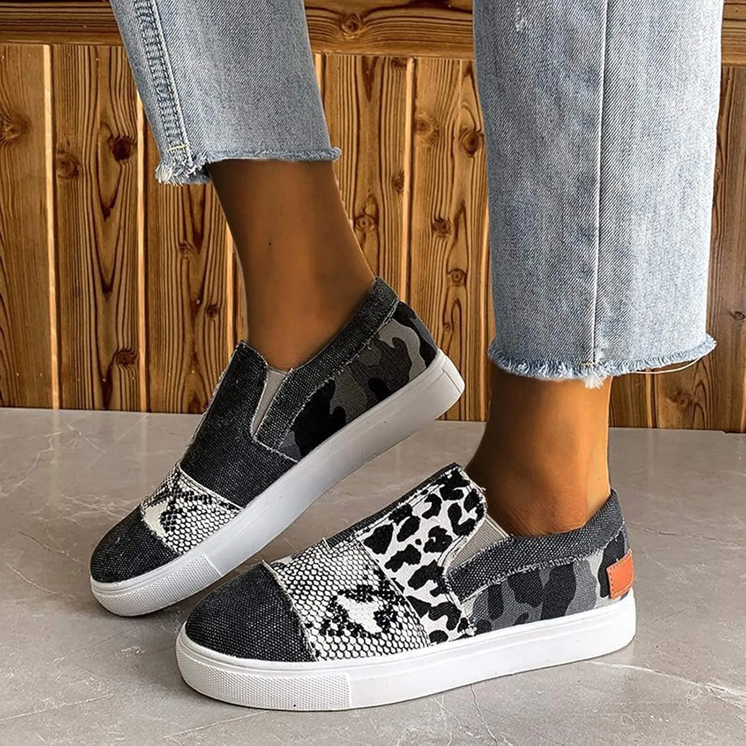 Women Walking Shoes Canvas Sneakers Leopard Print Breathable Mesh Shoes Lightweight Casual Sneakers Comfortable Non Slip Summer Shoe Orthotic Sneakers Outdoor Footwear for Beach Vacation 2025 Fashion
