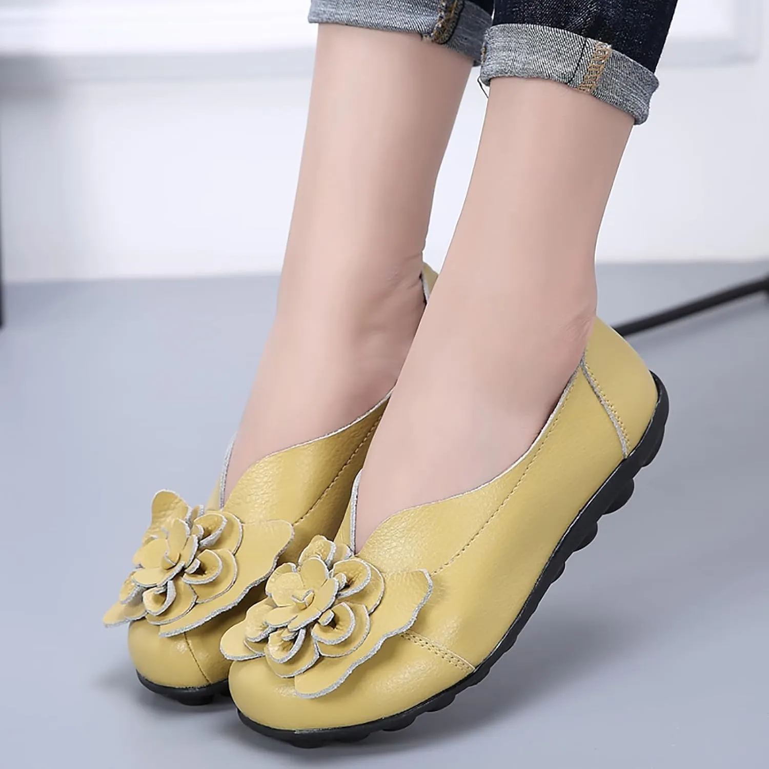 Women's Leather Flowers Loafers Lightweight Comfortable Round Toe Soft Bottom Walking Shoes Summer Casual Slip On Moccasins Driving Flats Outdoor Work Shoes