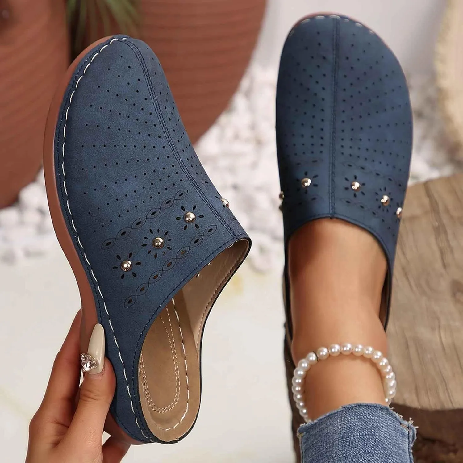 Women's Slippers Comfortable Casual Footwear Spring and Summer with Closed Toe Design Perfect Beach and Men Slides
