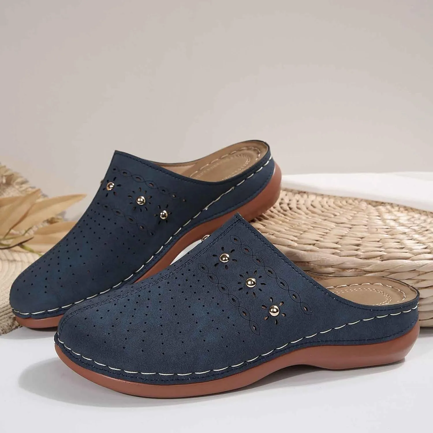 Women's Slippers Comfortable Casual Footwear Spring and Summer with Closed Toe Design Perfect Beach and Men Slides