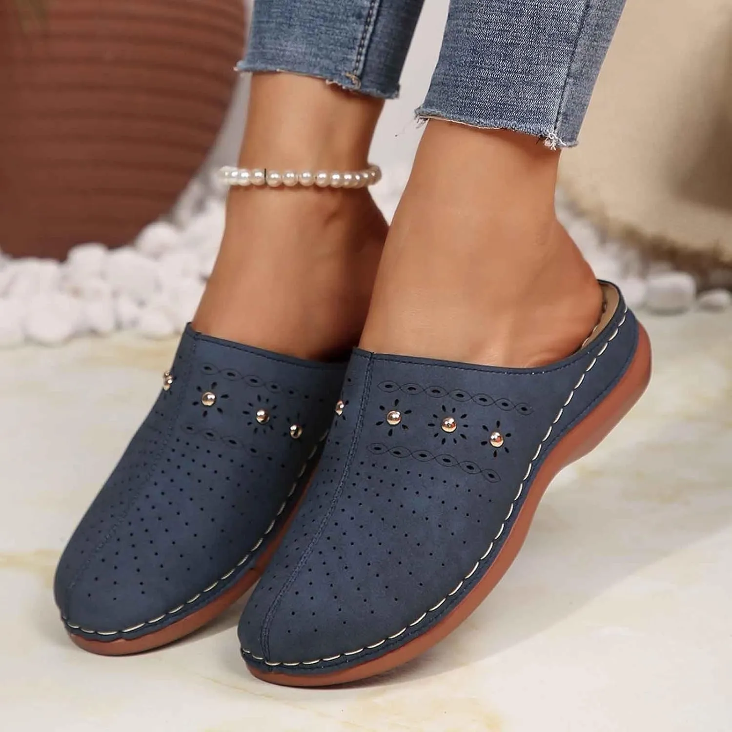 Women's Slippers Comfortable Casual Footwear Spring and Summer with Closed Toe Design Perfect Beach and Men Slides