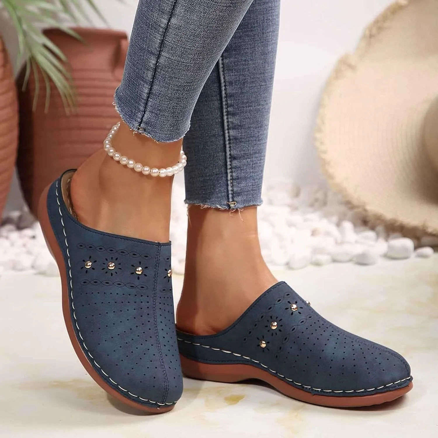 Women's Slippers Comfortable Casual Footwear Spring and Summer with Closed Toe Design Perfect Beach and Men Slides