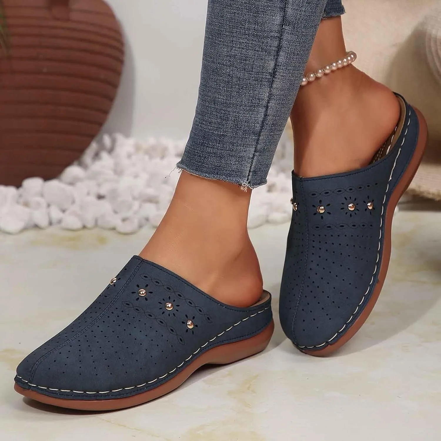 Women's Slippers Comfortable Casual Footwear Spring and Summer with Closed Toe Design Perfect Beach and Men Slides